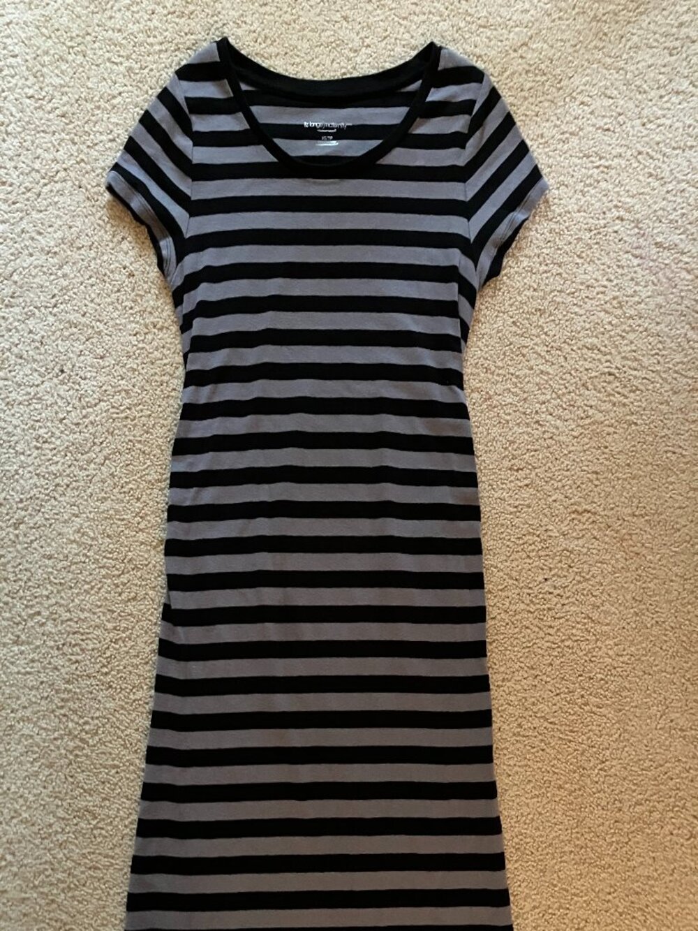 Liz Lange Maternity, Size XS, Black/Gray Striped